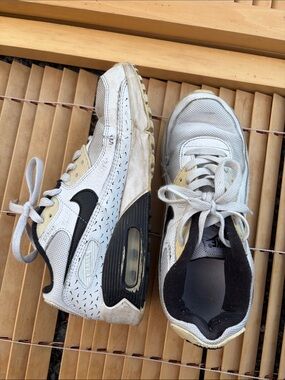 Nike White and Black Kids Sneakers 6Y / EUR - 38.5